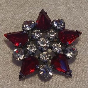 🌺2/$25 or 5/$50 Rhinestone brooch